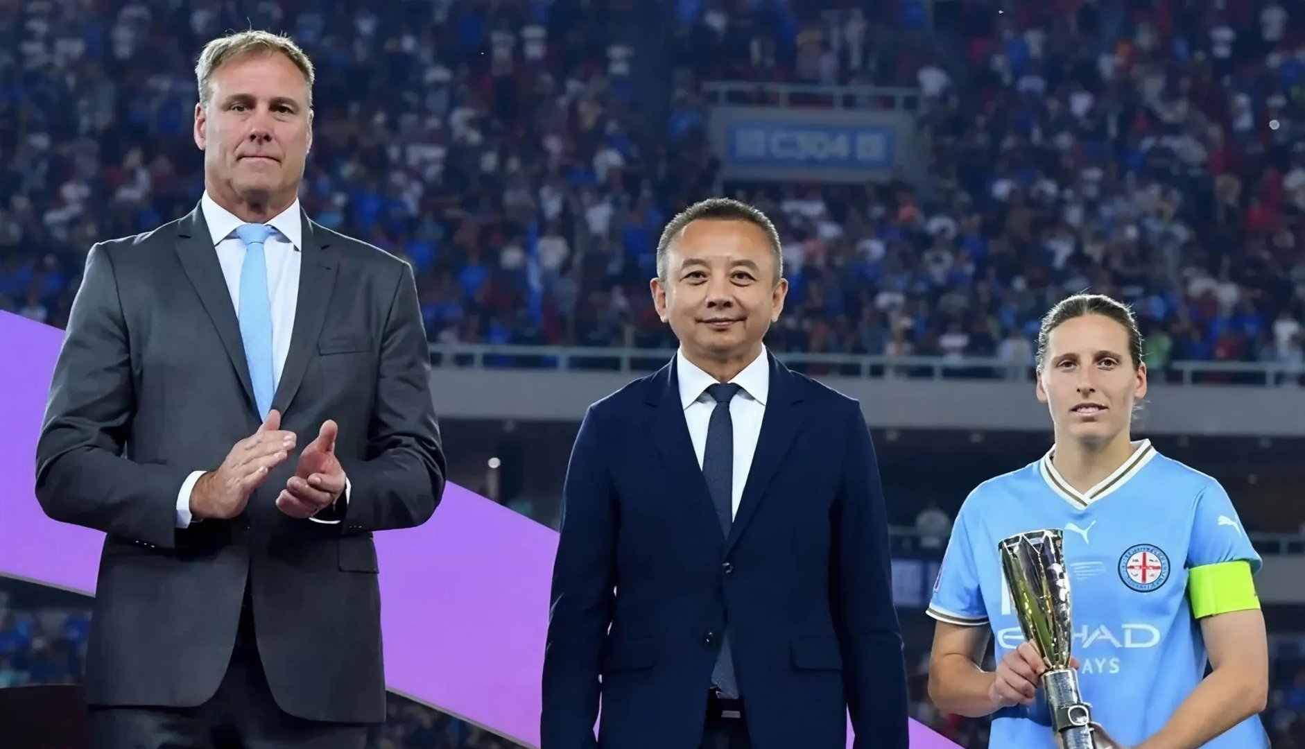 足总杯集结日再迎强敌；密尔沃基雄鹿豪取连胜；主帅态度：管理层满意；资深球员宣示担当的简单介绍